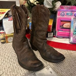 Ariat cowgirl boots 6m